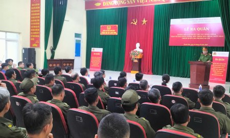 Công an xã Lam Sơn tổ chức Lễ ra quân hướng dẫn thủ tục hành chính, tháo gỡ những khó khăn vướng mắc trong quá trình triển khai chính quyền địa phương 2 cấp